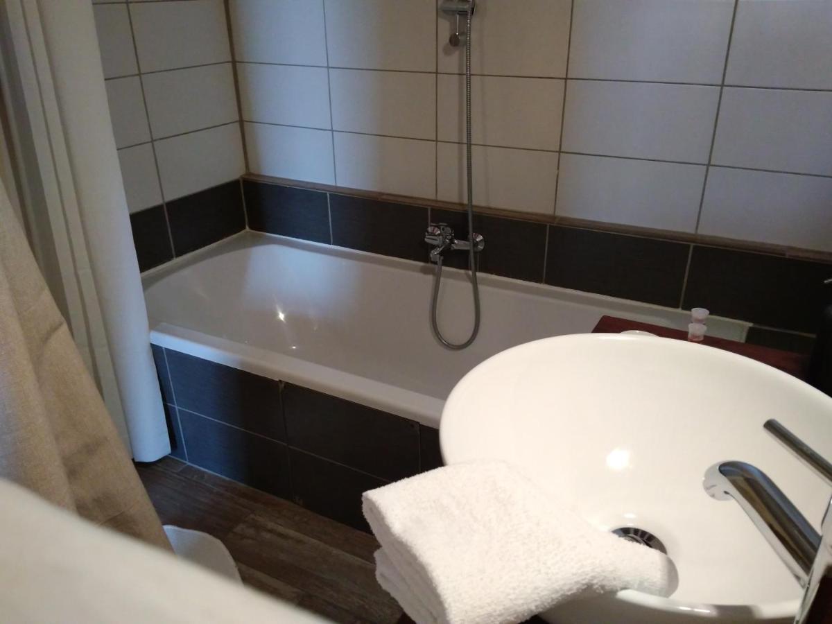 Chambre D'Hotes Face Au Lavoir Methamis Ngoại thất bức ảnh