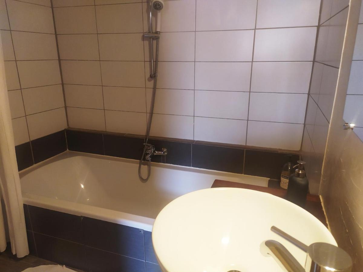 Chambre D'Hotes Face Au Lavoir Methamis Ngoại thất bức ảnh